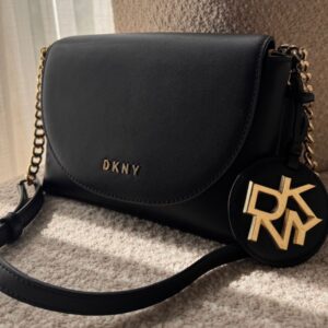 DKNY e re